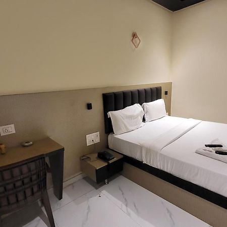 Fabhotel Prime Land - Nr Bkc Mumbai Exteriör bild