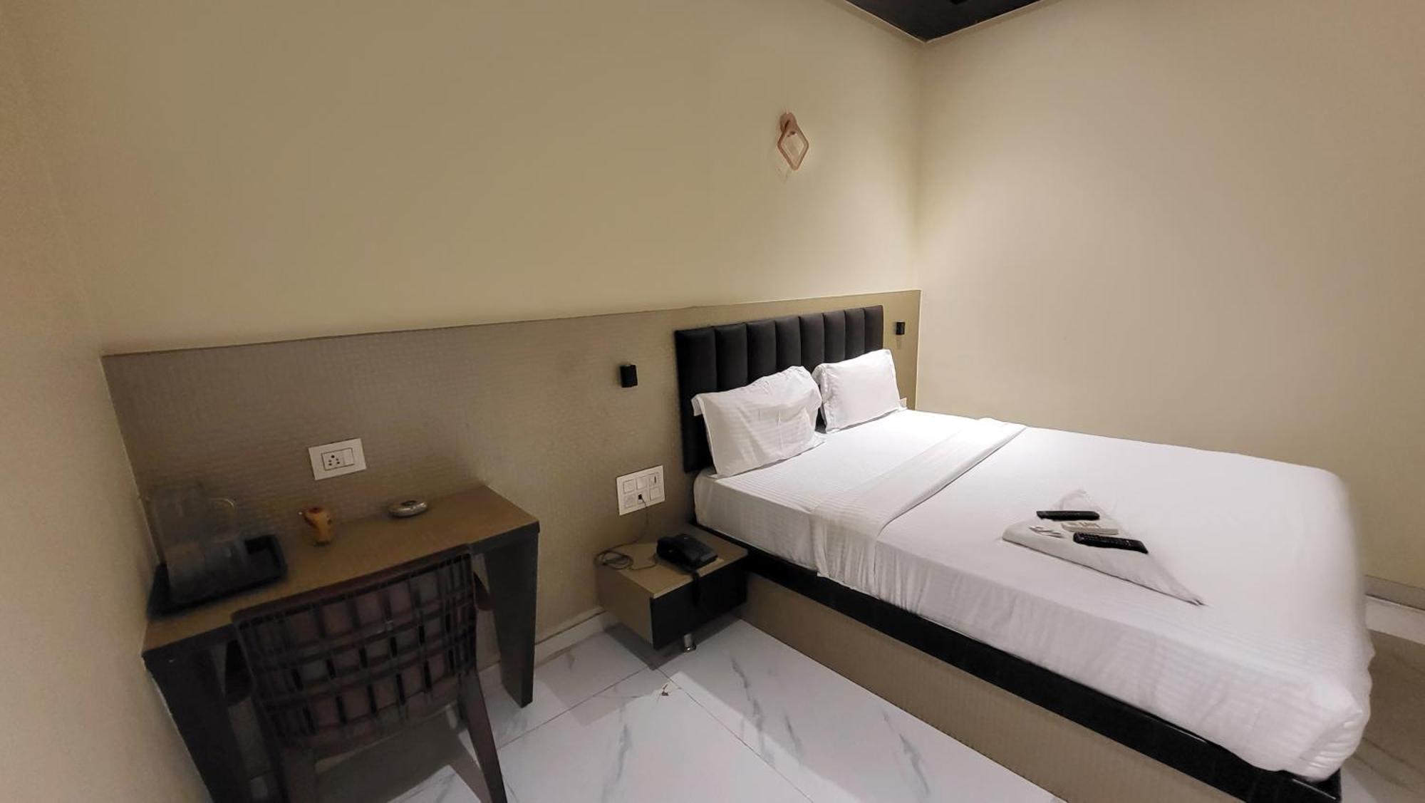Fabhotel Prime Land - Nr Bkc Mumbai Exteriör bild